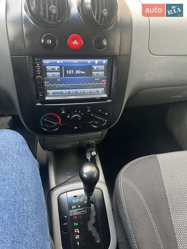 Хетчбек Chevrolet Aveo 2005 в Чернівцях