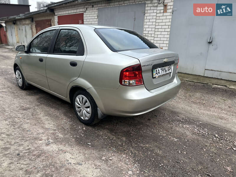 Седан Chevrolet Aveo 2005 в Києві