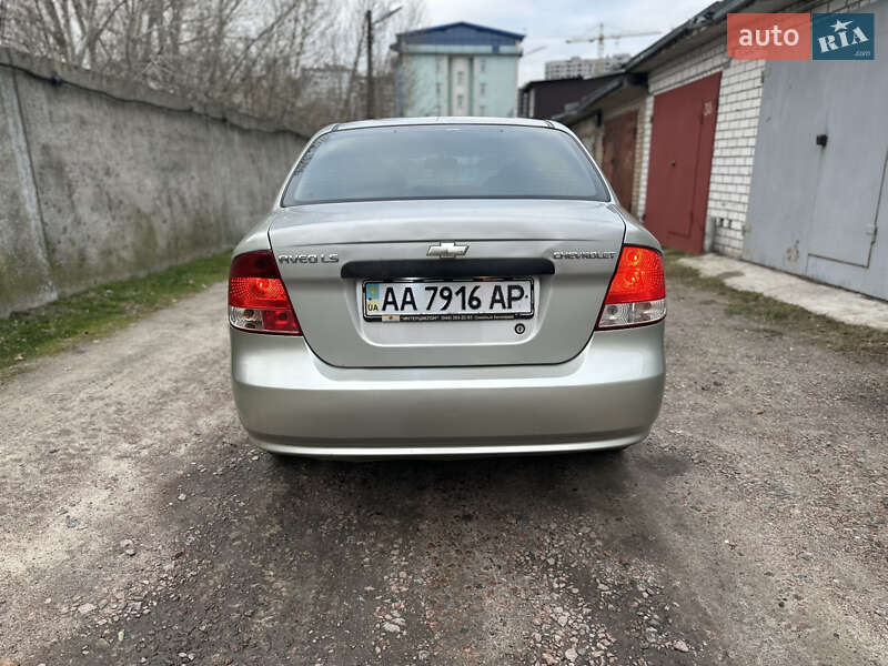 Седан Chevrolet Aveo 2005 в Києві