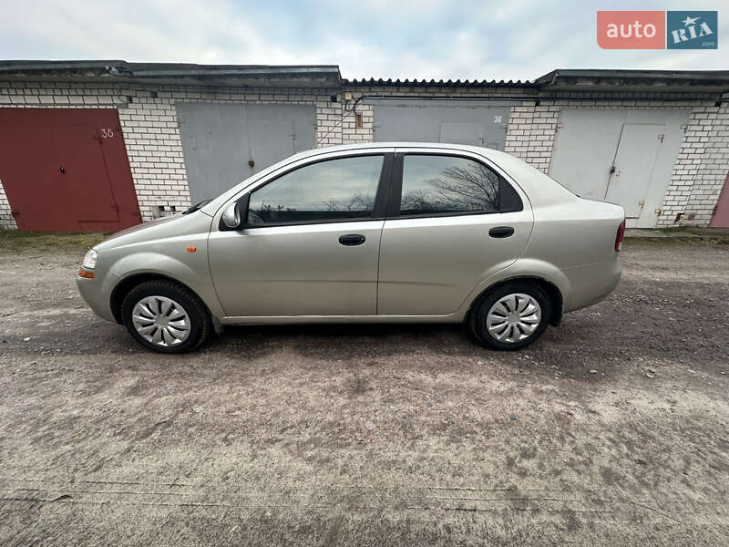 Седан Chevrolet Aveo 2005 в Києві