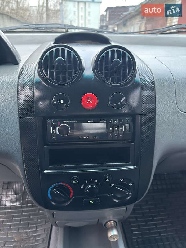 Седан Chevrolet Aveo 2005 в Києві