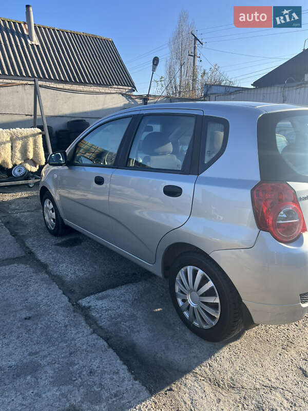 Хэтчбек Chevrolet Aveo 2011 в Новомосковске
