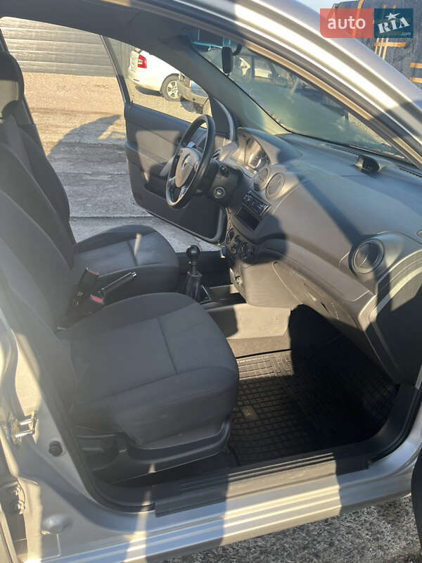 Хэтчбек Chevrolet Aveo 2011 в Новомосковске