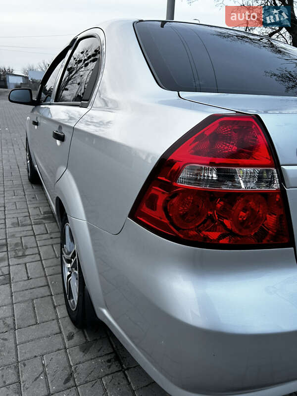 Седан Chevrolet Aveo 2011 в Новомосковську