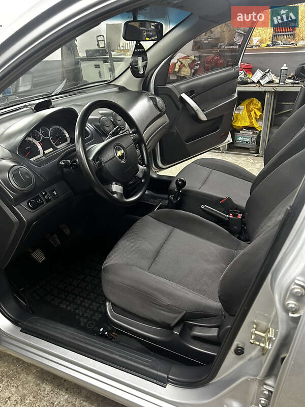 Седан Chevrolet Aveo 2011 в Новомосковську