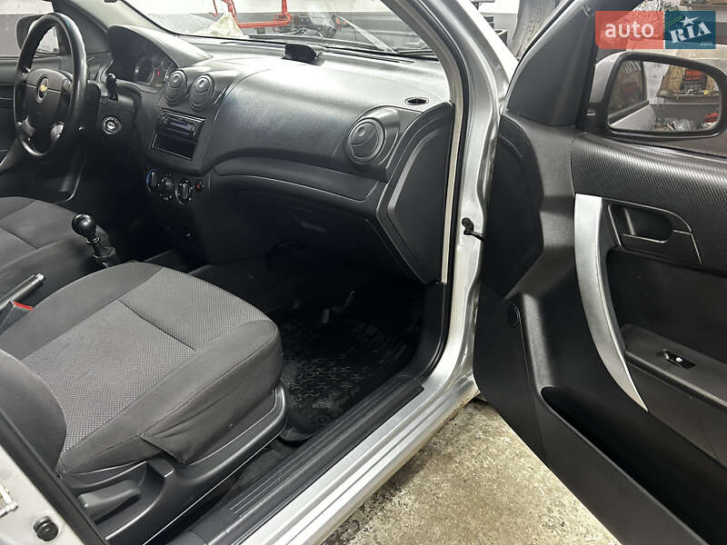 Седан Chevrolet Aveo 2011 в Новомосковську