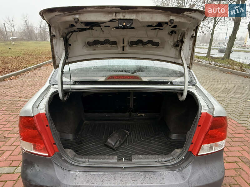 Седан Chevrolet Aveo 2005 в Харькове