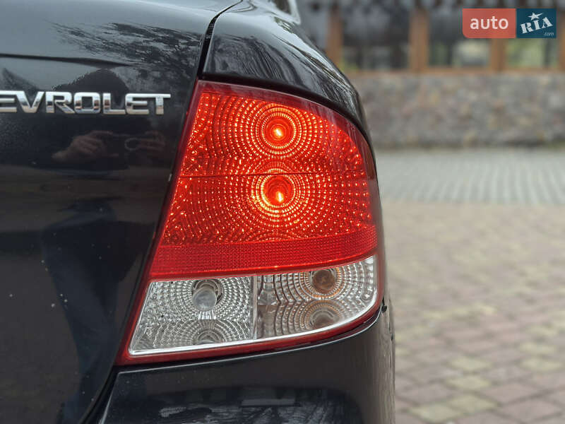 Седан Chevrolet Aveo 2005 в Жовкві