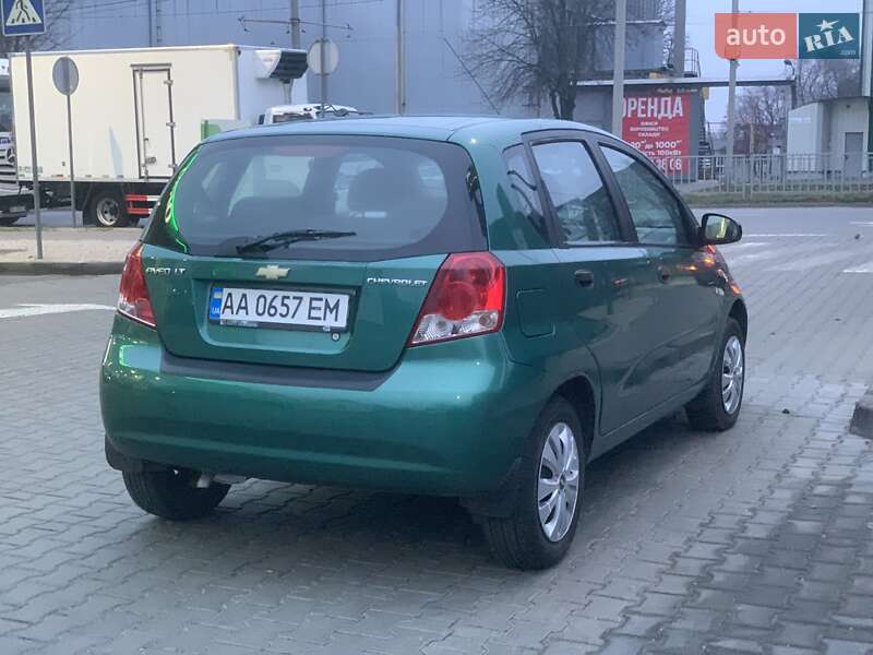 Хетчбек Chevrolet Aveo 2004 в Дніпрі