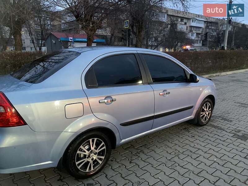 Седан Chevrolet Aveo 2008 в Черновцах