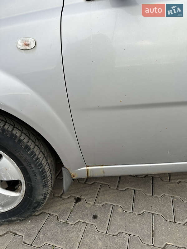 Седан Chevrolet Aveo 2006 в Чернівцях