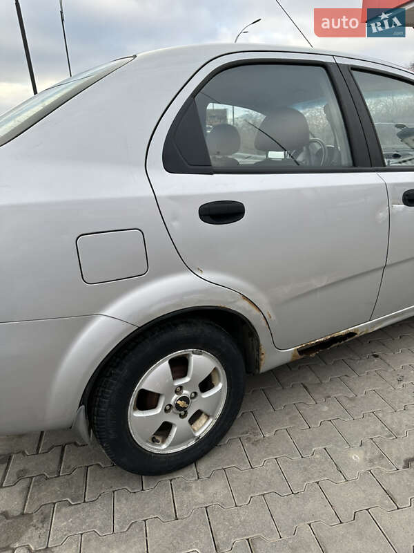 Седан Chevrolet Aveo 2006 в Чернівцях