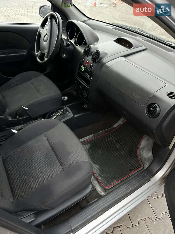 Седан Chevrolet Aveo 2006 в Чернівцях