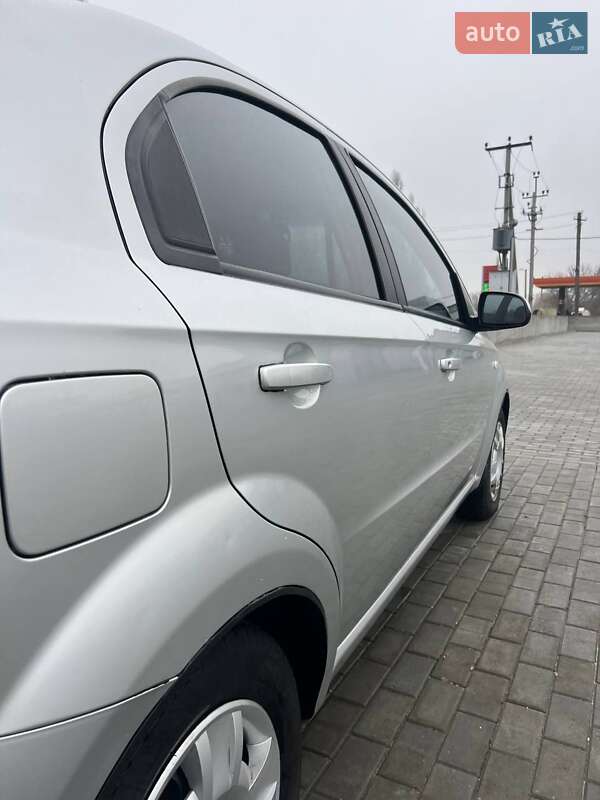 Седан Chevrolet Aveo 2008 в Хороле