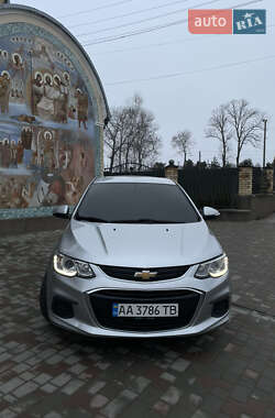 Седан Chevrolet Aveo 2017 в Волочиске