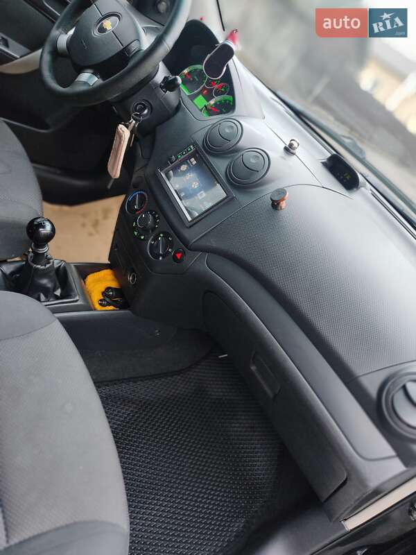 Хэтчбек Chevrolet Aveo 2010 в Козельце