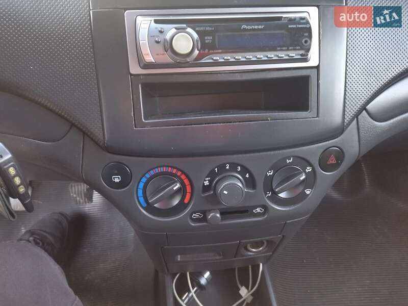 Седан Chevrolet Aveo 2007 в Рівному