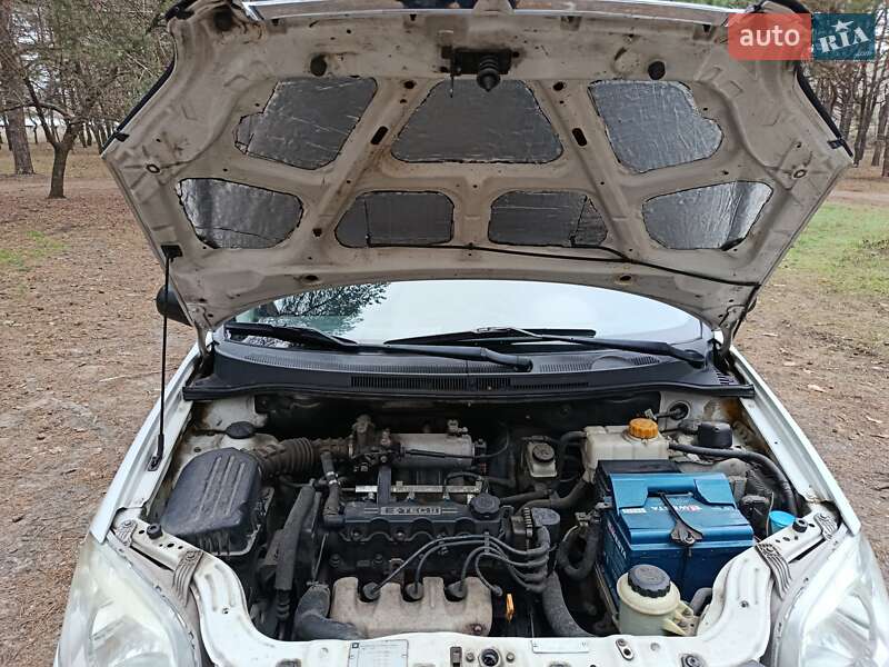 Седан Chevrolet Aveo 2007 в Дніпрі