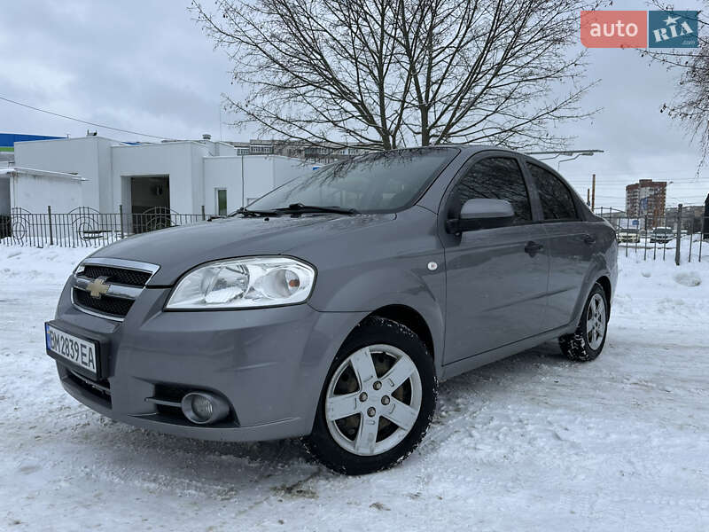 Седан Chevrolet Aveo 2011 в Сумах