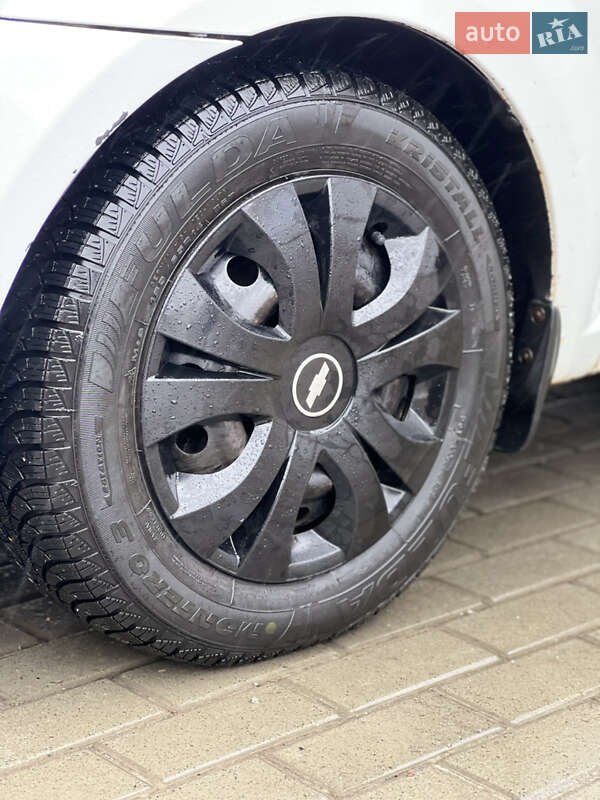 Седан Chevrolet Aveo 2008 в Сумах