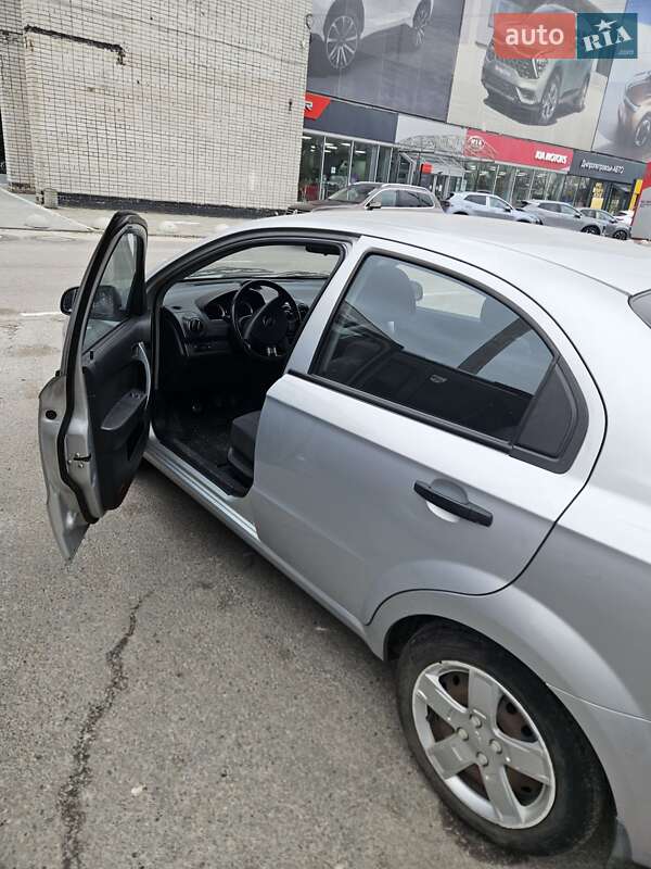 Седан Chevrolet Aveo 2008 в Днепре