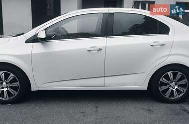Седан Chevrolet Aveo 2017 в Києві