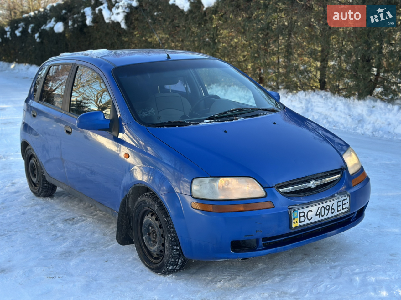 Продам Chevrolet Aveo.
На ходу, заводиться і їде.
Пропадає антіфріз.
Бензин/газ.
З документами порядок.