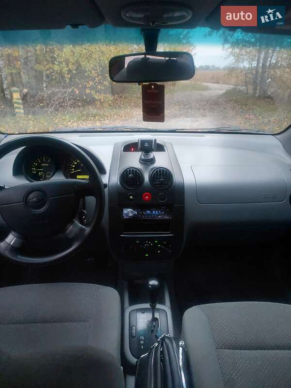 Седан Chevrolet Aveo 2004 в Прилуках