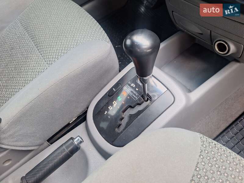 Седан Chevrolet Aveo 2005 в Черновцах