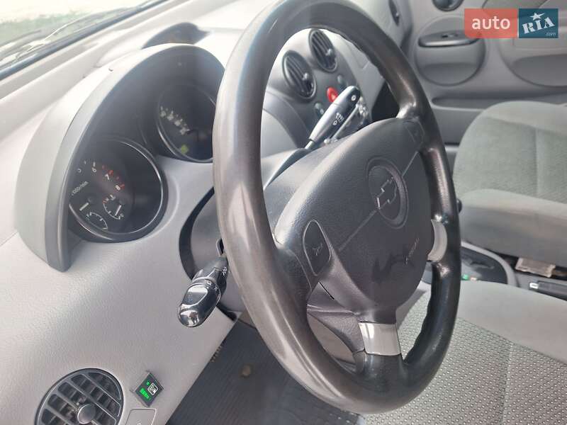Седан Chevrolet Aveo 2005 в Черновцах