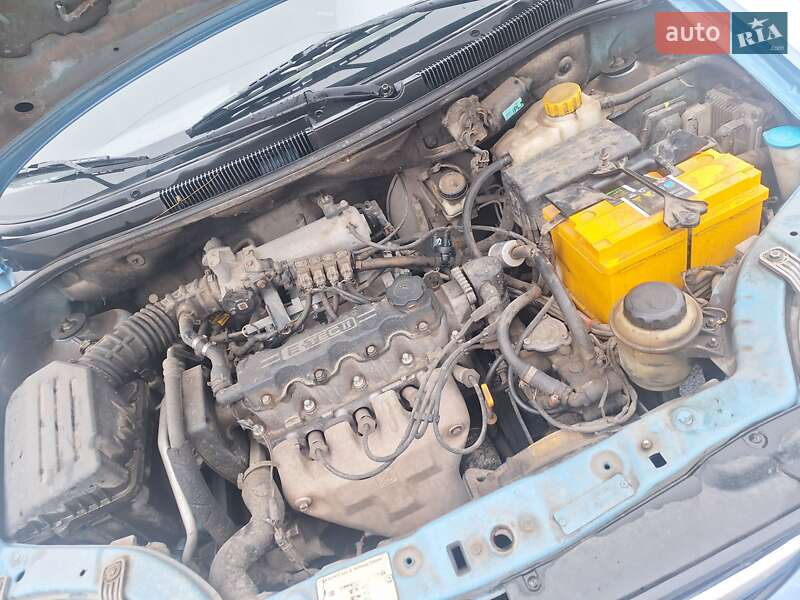 Седан Chevrolet Aveo 2005 в Черновцах