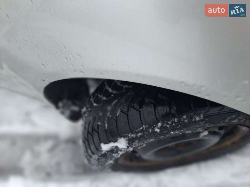 Седан Chevrolet Aveo 2004 в Черновцах