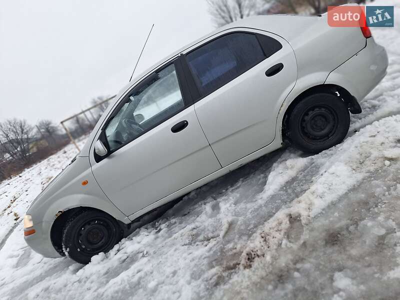 Седан Chevrolet Aveo 2004 в Черновцах