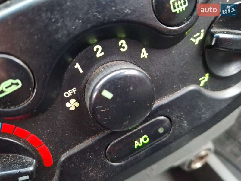 Седан Chevrolet Aveo 2004 в Черновцах