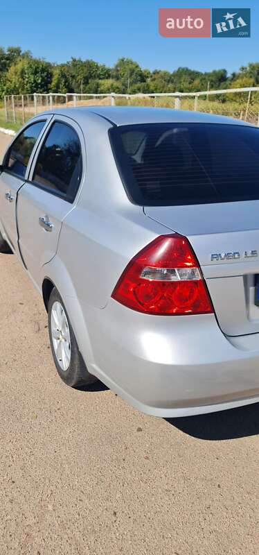 Седан Chevrolet Aveo 2011 в Прилуках