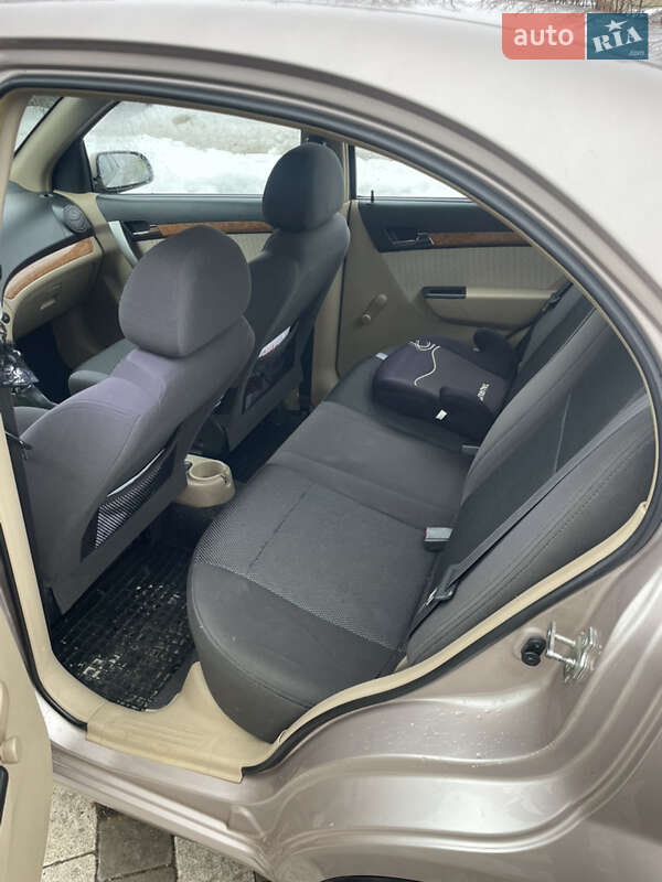 Седан Chevrolet Aveo 2007 в Львове