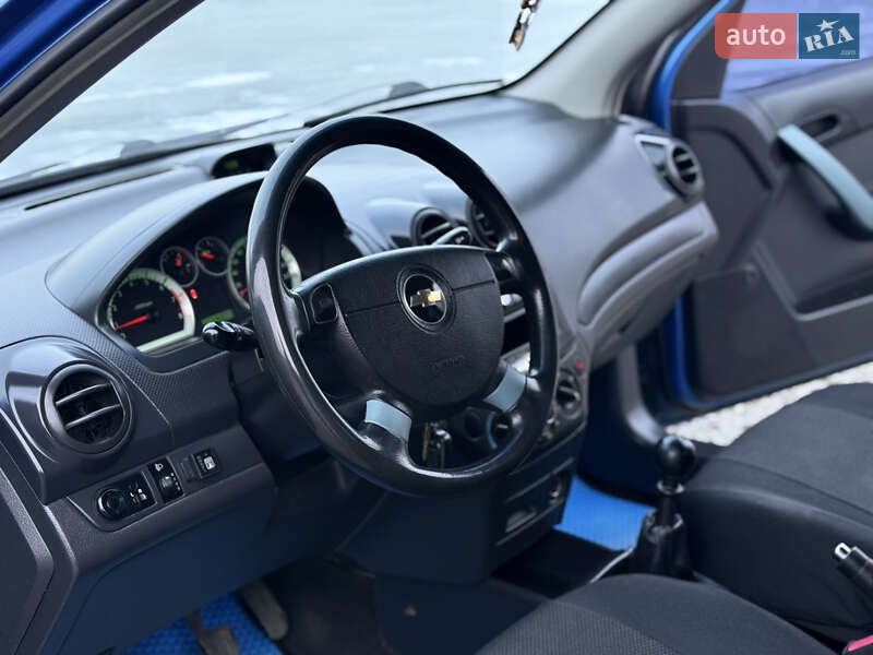 Седан Chevrolet Aveo 2006 в Днепре