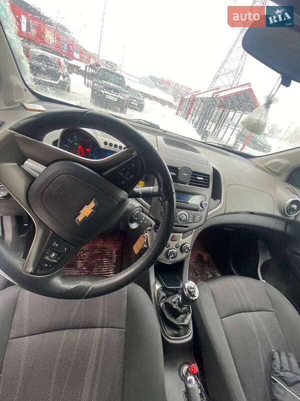 Седан Chevrolet Aveo 2012 в Киеве