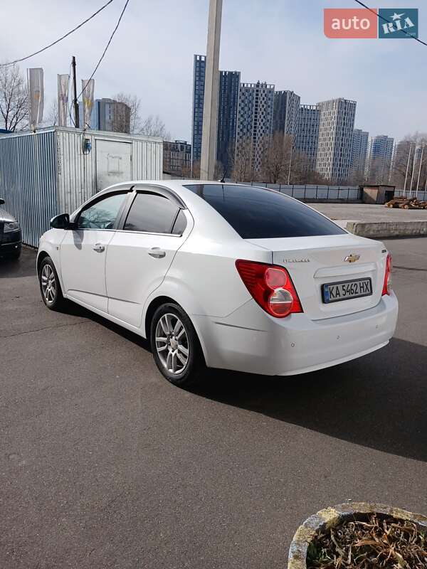 Седан Chevrolet Aveo 2012 в Киеве