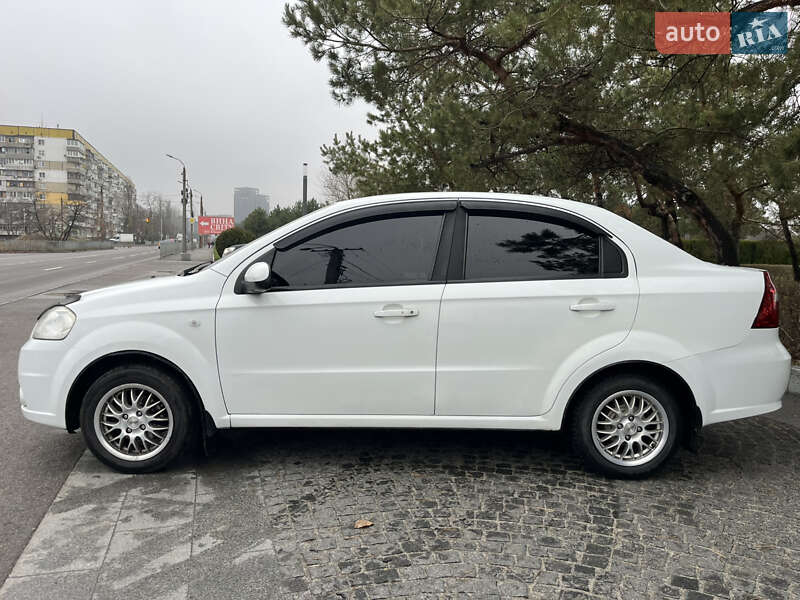 Седан Chevrolet Aveo 2007 в Днепре