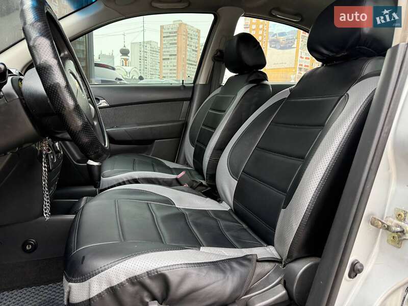 Седан Chevrolet Aveo 2006 в Киеве