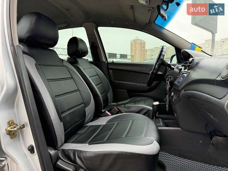 Седан Chevrolet Aveo 2006 в Киеве