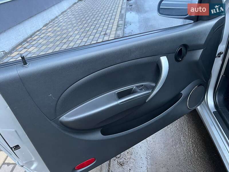 Хэтчбек Chevrolet Aveo 2008 в Вишневом фото 11 Хэтчбек Chevrolet Aveo 2008 в Вишневом