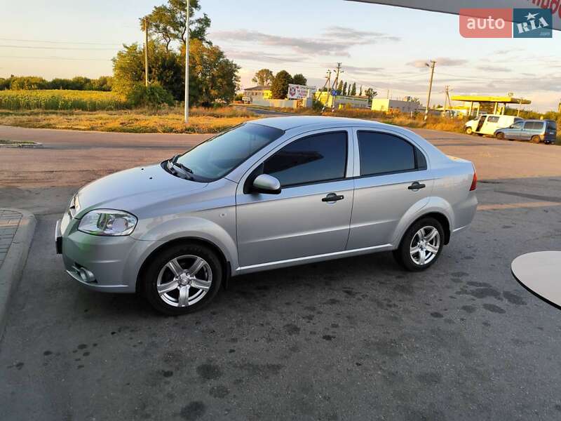 Седан Chevrolet Aveo 2010 в Полтаве