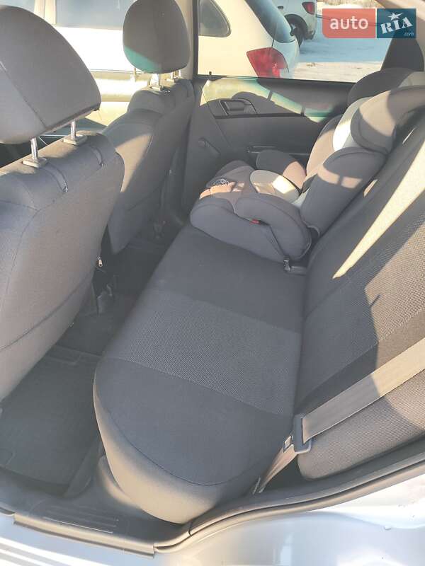 Седан Chevrolet Aveo 2010 в Полтаве