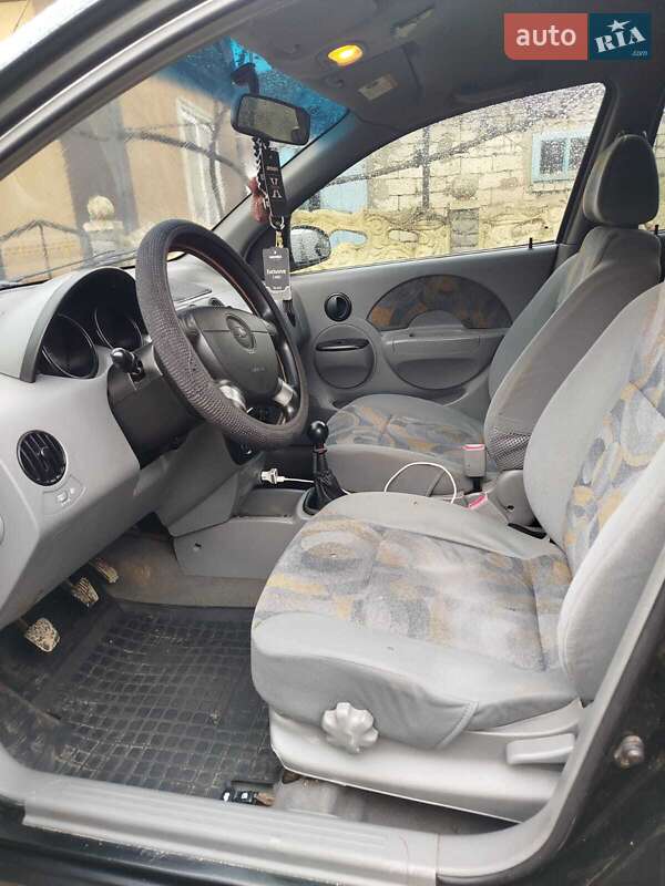 Хэтчбек Chevrolet Aveo 2005 в Белгороде-Днестровском фото 7 Хэтчбек Chevrolet Aveo 2005 в Белгороде-Днестровском