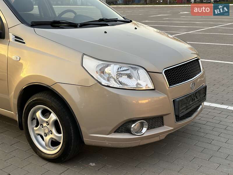 Хэтчбек Chevrolet Aveo 2012 в Одессе фото 4 Хэтчбек Chevrolet Aveo 2012 в Одессе