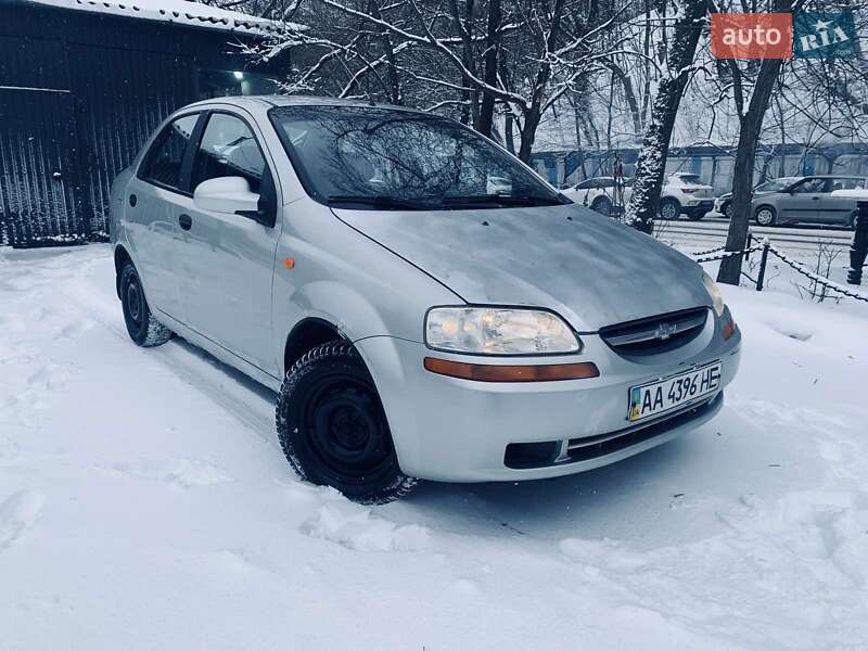 Седан Chevrolet Aveo 2005 в Киеве