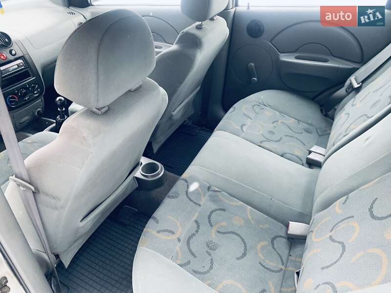 Седан Chevrolet Aveo 2005 в Киеве