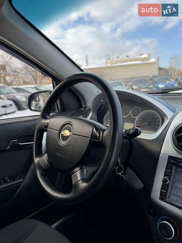 Седан Chevrolet Aveo 2011 в Чернігові